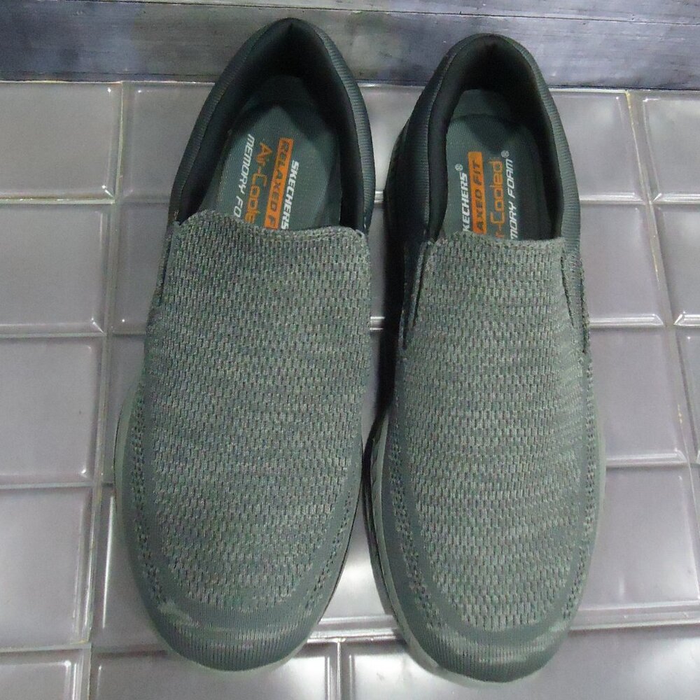 SIZE 10.5. Skechers Relaxed Fit Air- Cooled sneakers. - Picture 2 of 16